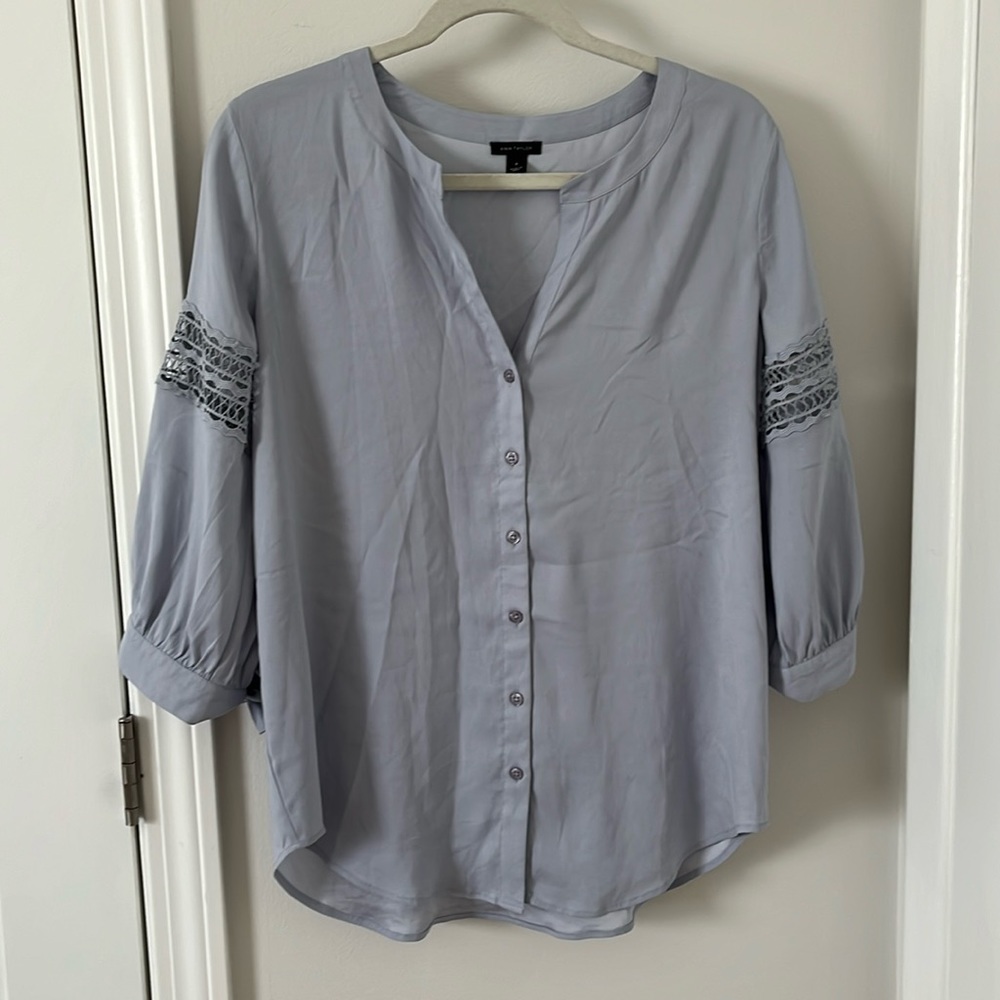 Ann Taylor v neck house with decor sleeves in size Medium